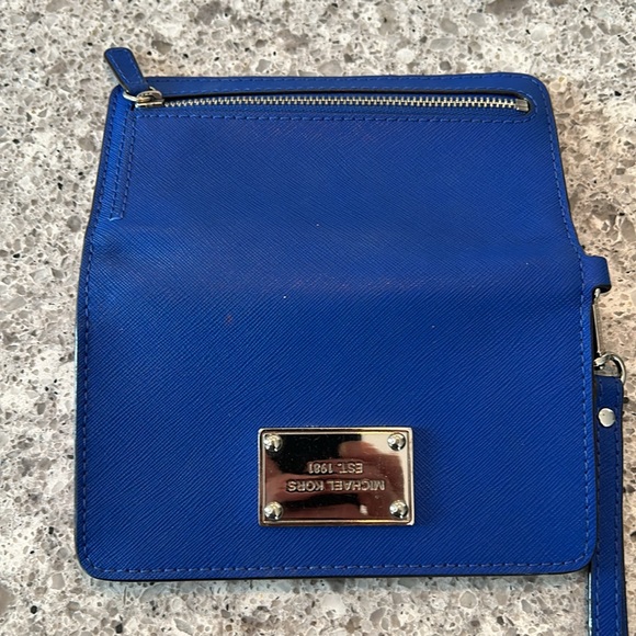 ⭐️⭐️ Women’s pebble leather Michael Kors wallet. Brand new condition. - Picture 12 of 12